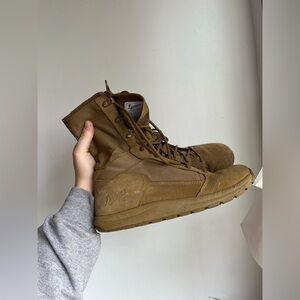 EUC Danner Air Force lightweight boots coyote color size 8